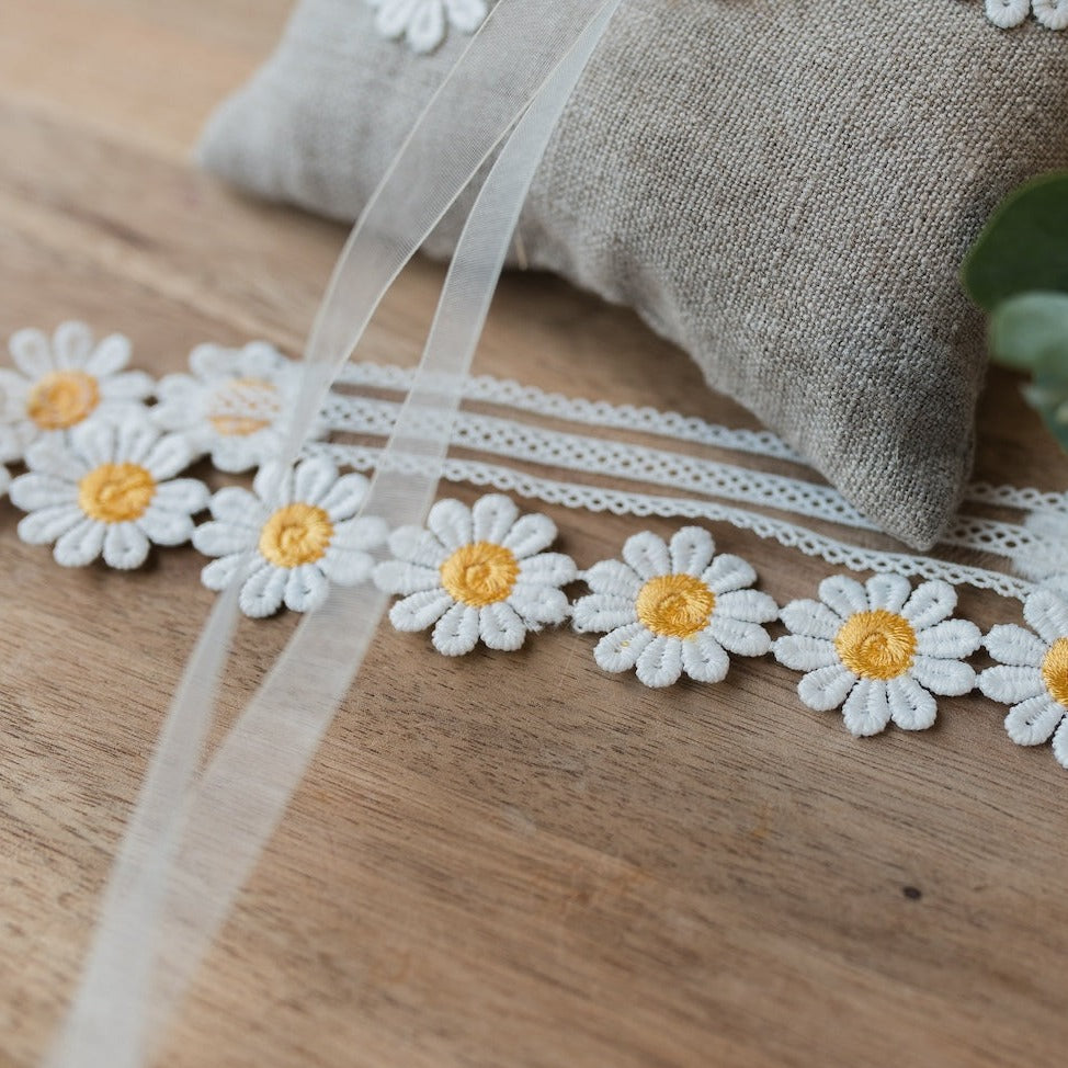 Garter & Ring Pillow Set - Daisy