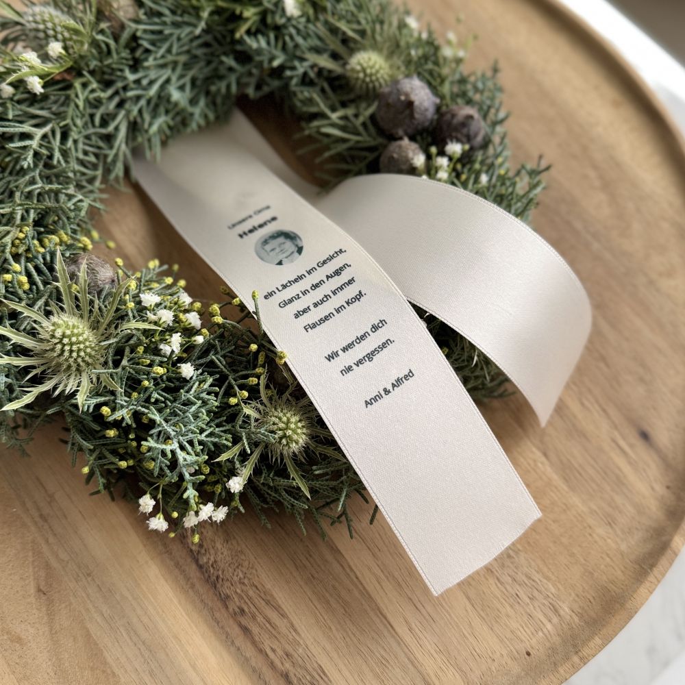 Trauerschleife mit Foto – personalisiert
