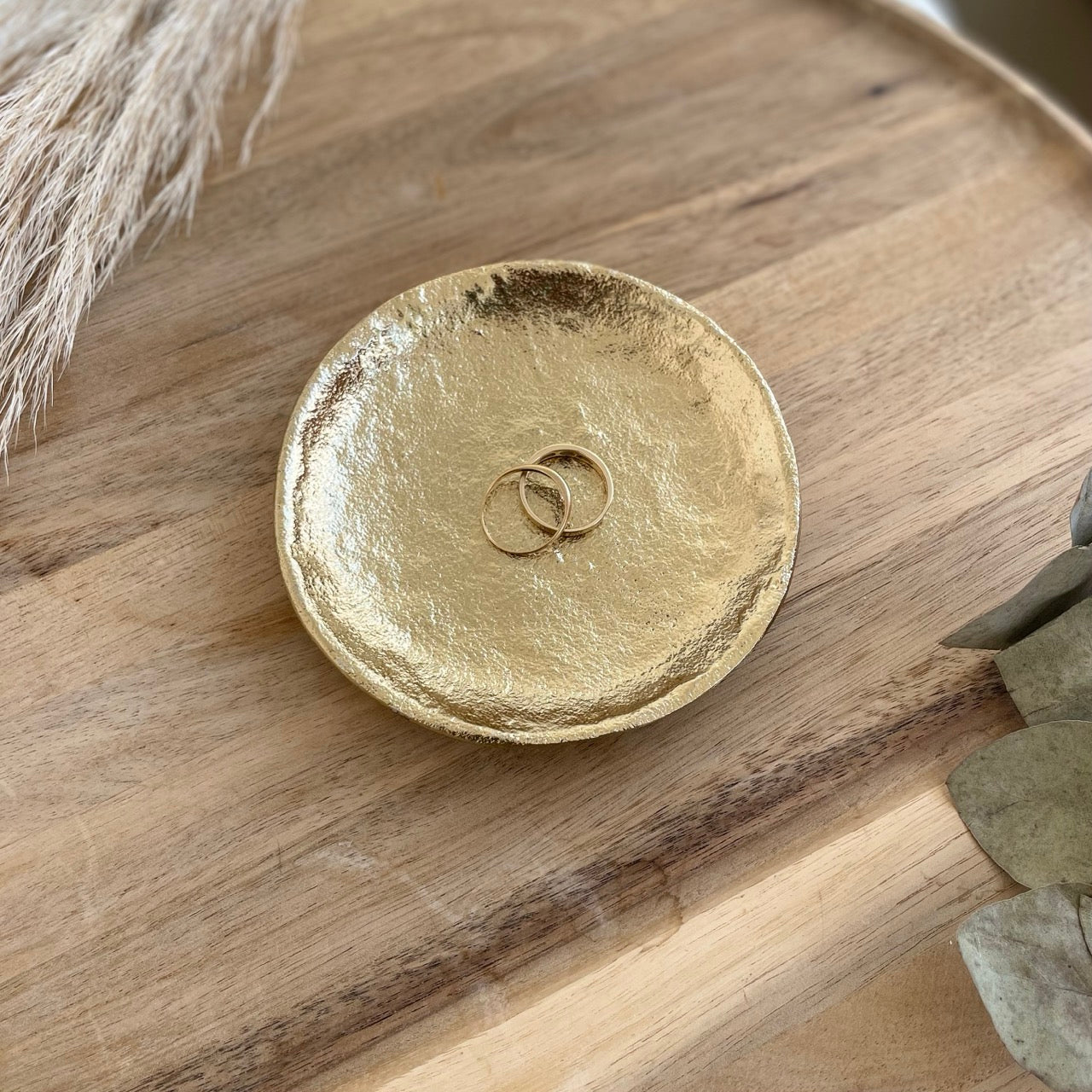 Ring bowl for wedding rings | gold structured | for the wedding