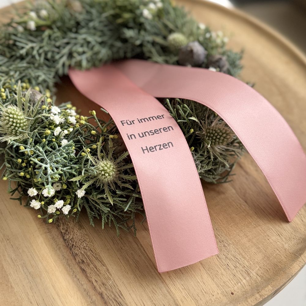 Trauerschleife & Grabgesteck-Schleife – personalisiert