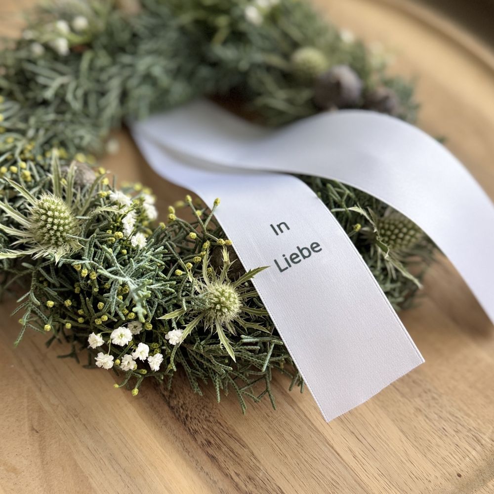 Trauerschleife & Grabgesteck-Schleife – personalisiert