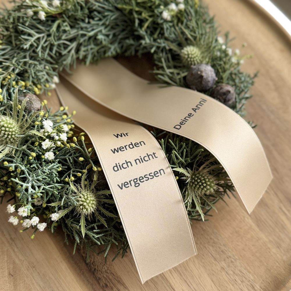 Trauerschleife & Grabgesteck-Schleife – personalisiert