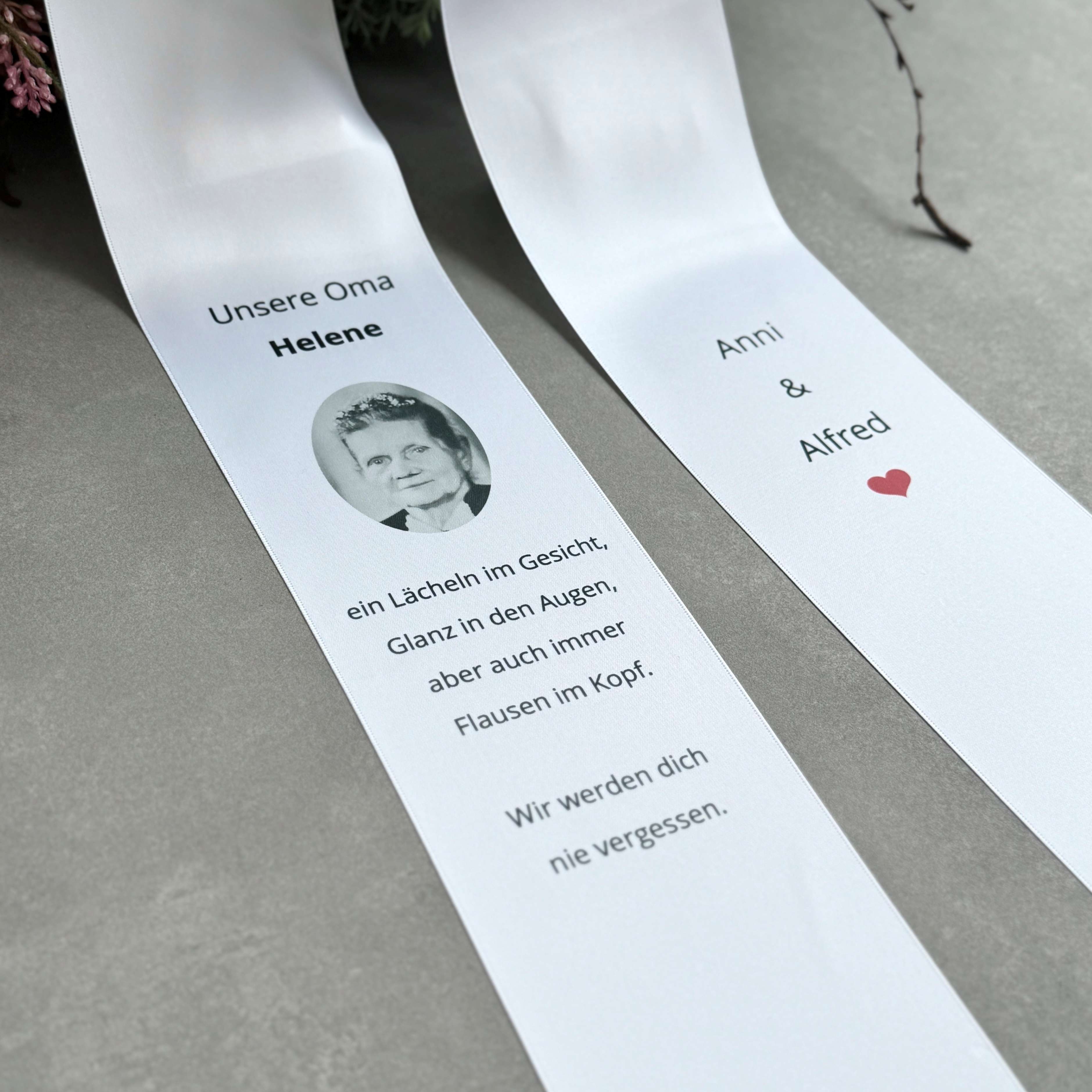 Trauerschleife mit Foto – personalisiert