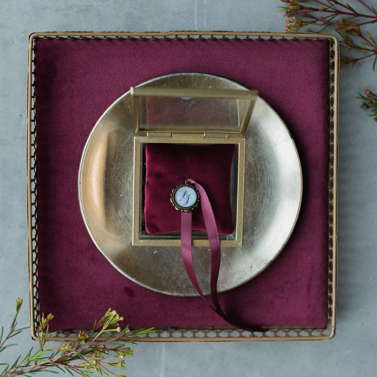 Ringbox Hochzeit rubin rot