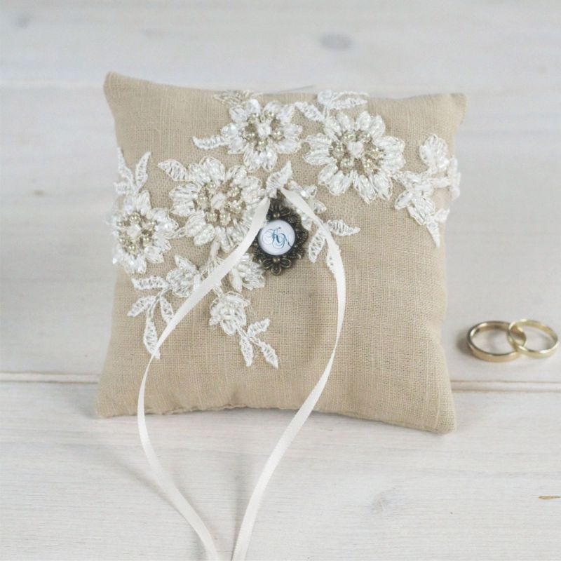 Ringkissen mit champagner Spitze