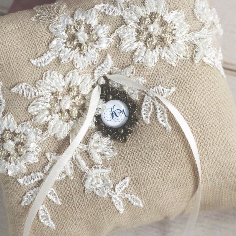 Ringkissen mit Anhänger champagner Spitze