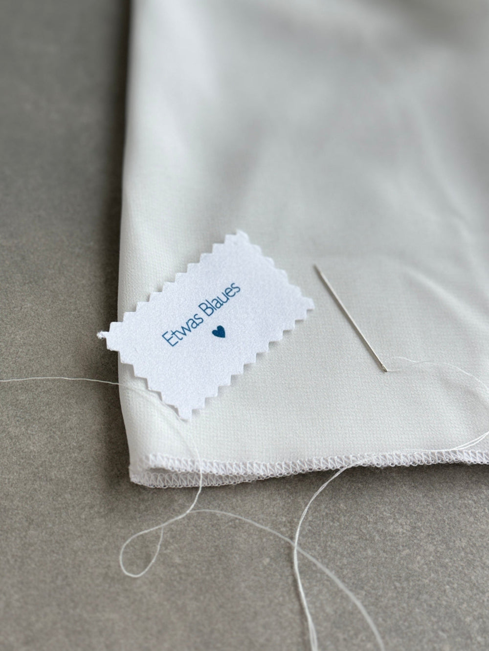 Brautkleid Aufnäher einnähen - etwas Blaues zur Hochzeit