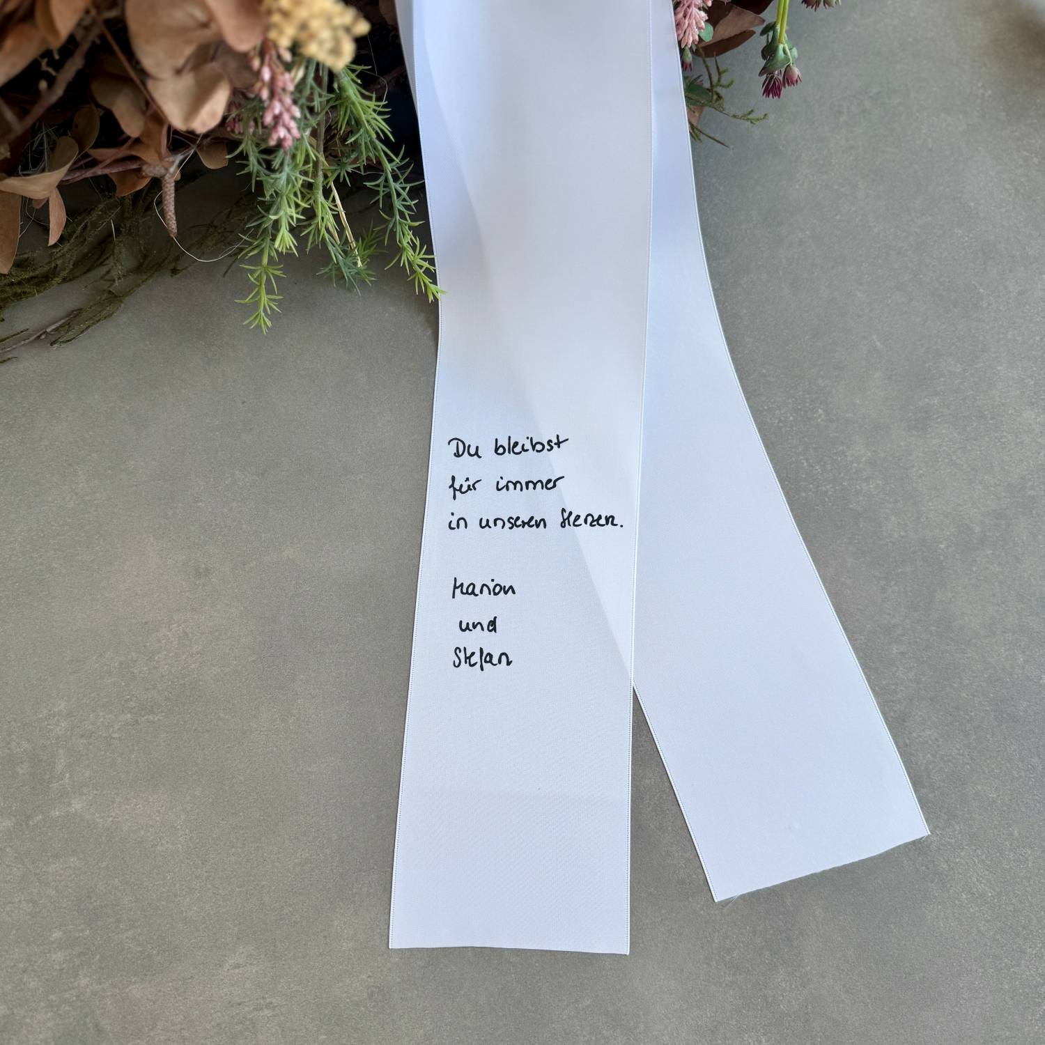 Grabschleife-mit-eigenerHandschrift