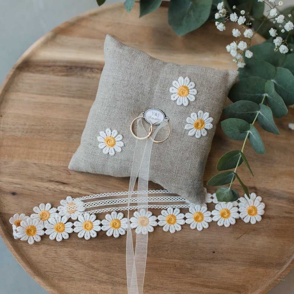 Garter &amp; Ring Pillow Set - Daisy