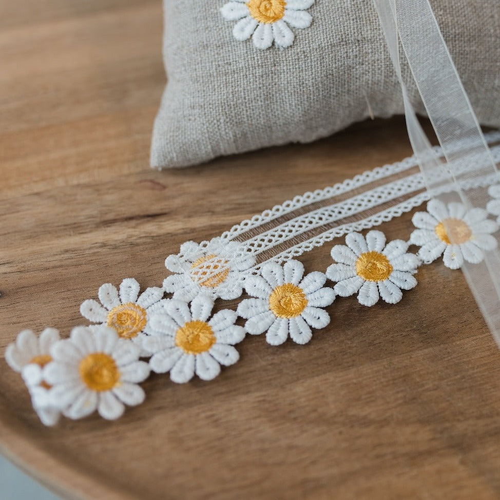 Garter &amp; Ring Pillow Set - Daisy