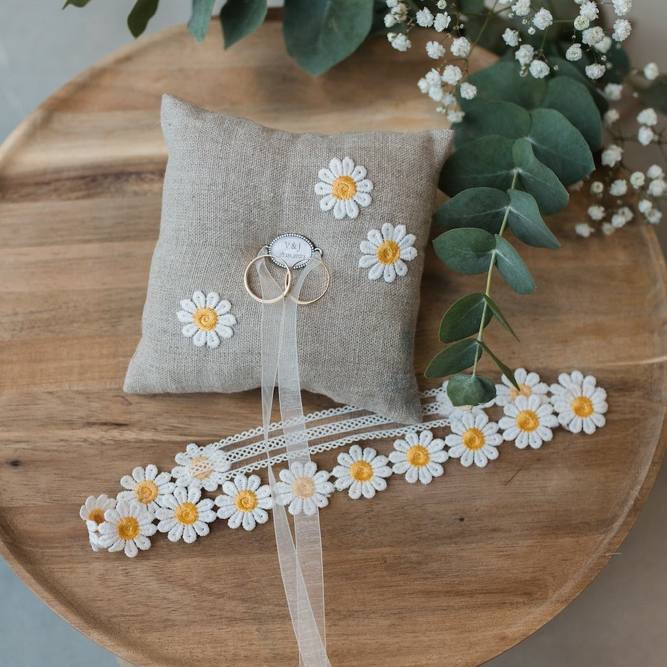 Garter &amp; Ring Pillow Set - Daisy