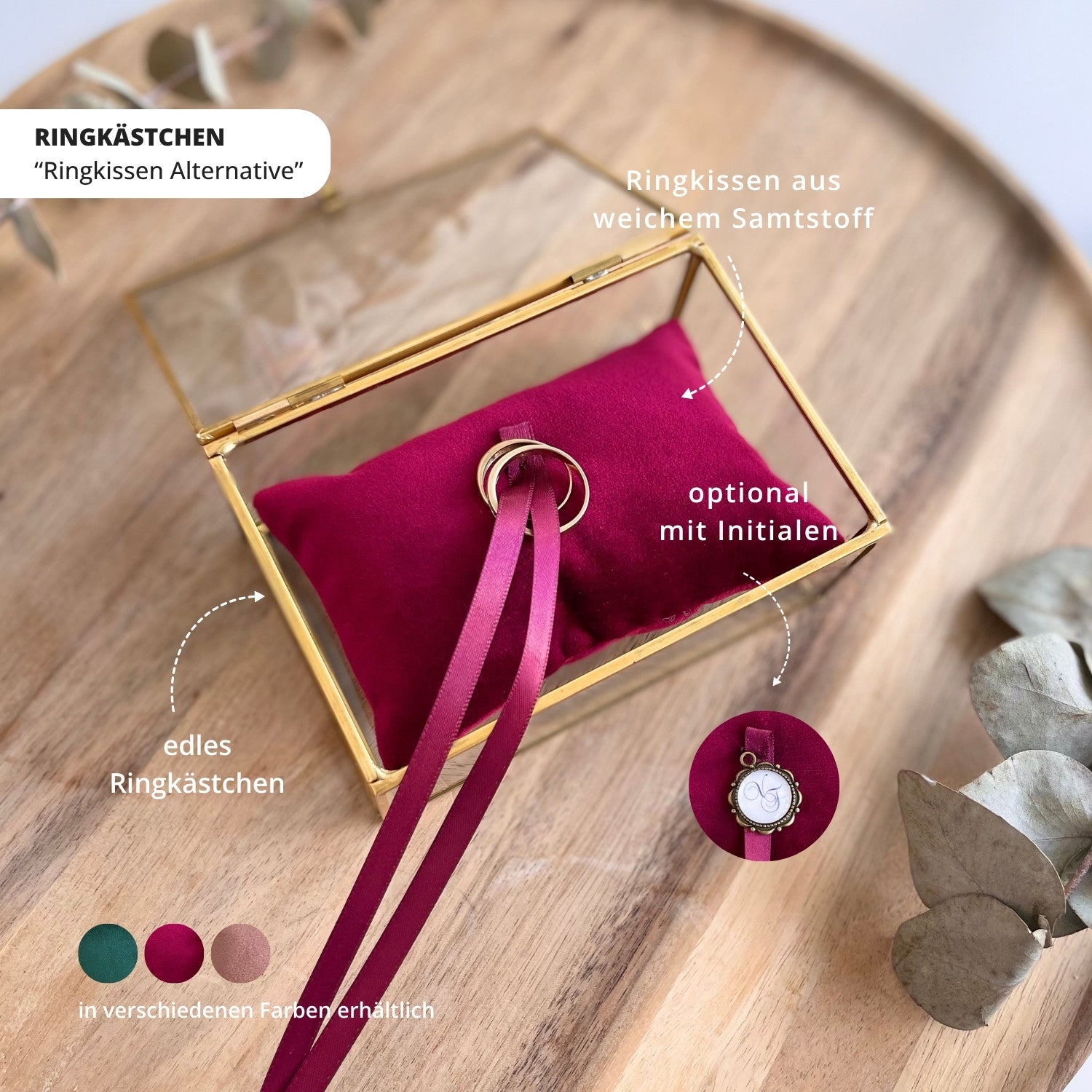 Personalisierte Glas-Ringbox mit goldfarbenen Kanten und rotem Kissen für Eheringe