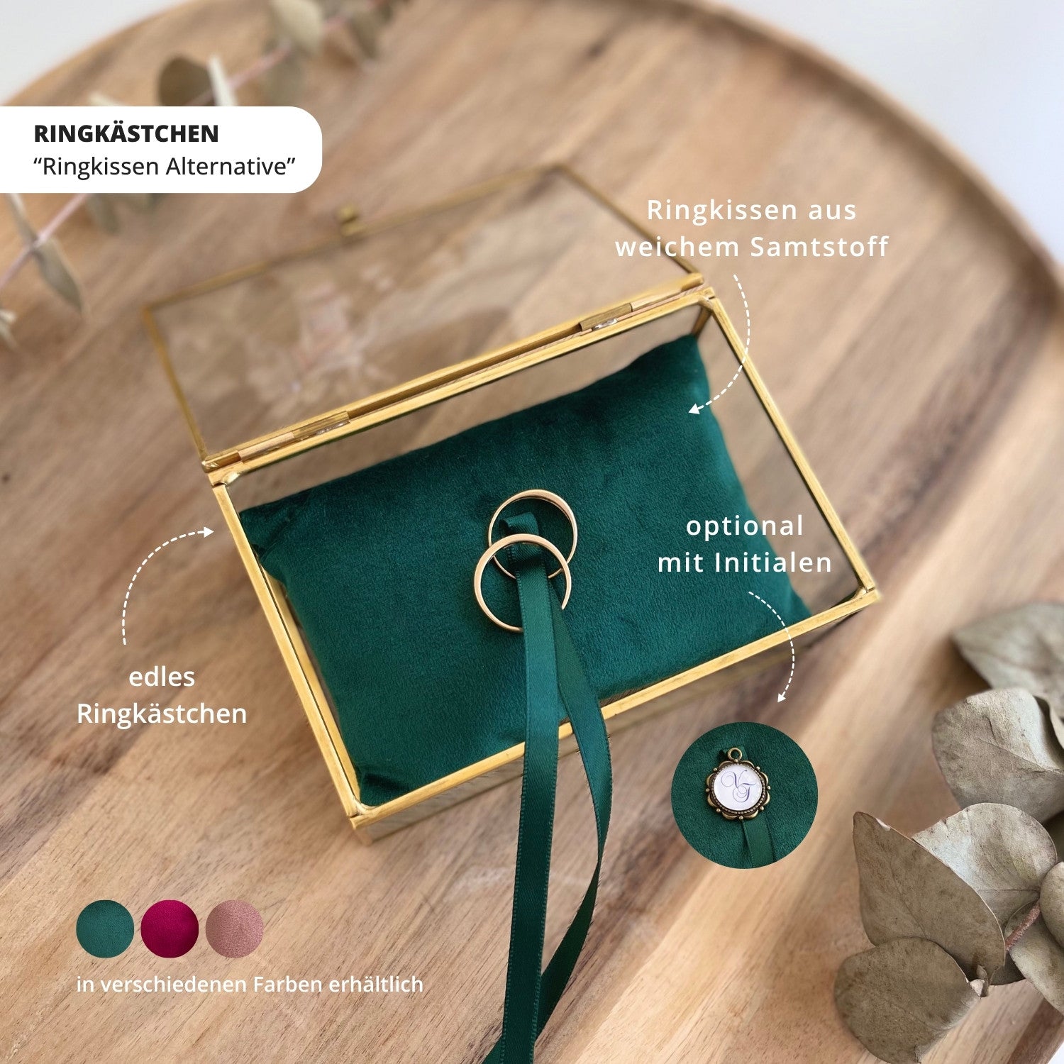 Personalisierte Glas-Ringbox mit goldfarbenen Kanten und grünem Kissen für Eheringe