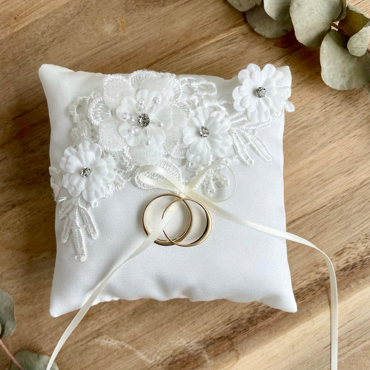 ring pillow Anni