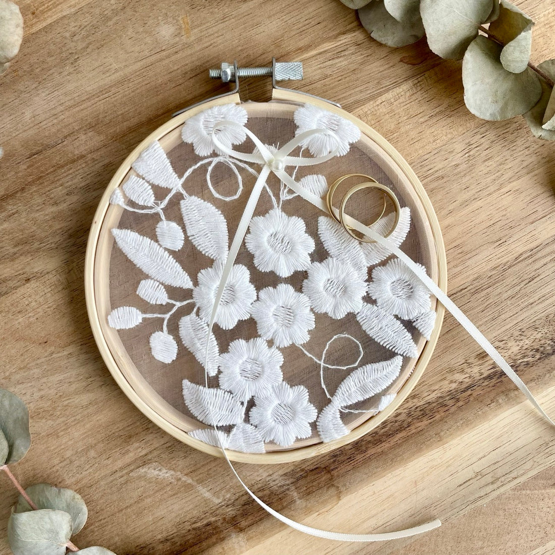 Ring cushion embroidery frame Flora