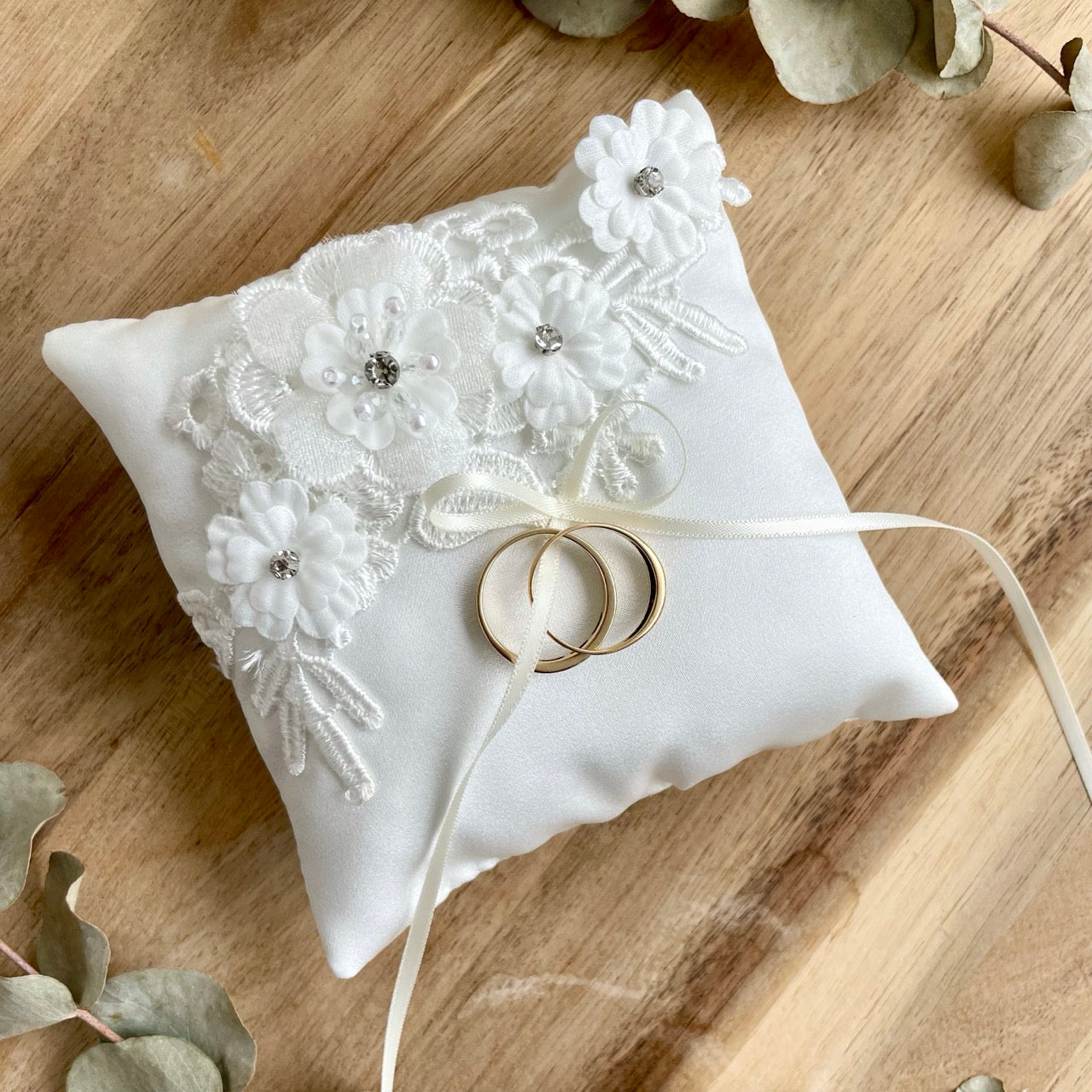 ring pillow Anni