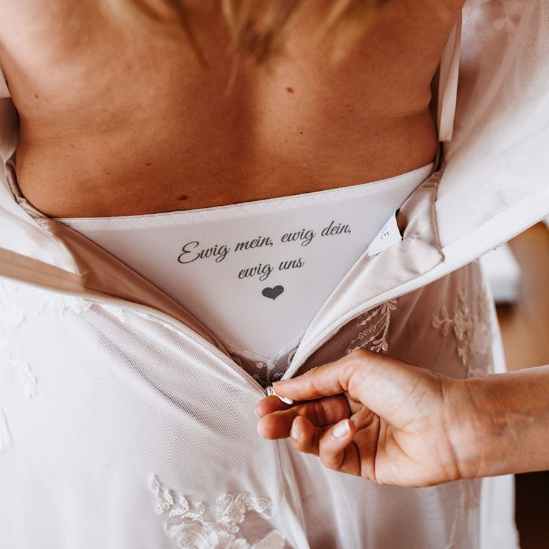 Unterwäsche unter Brautkleid personalisiert
