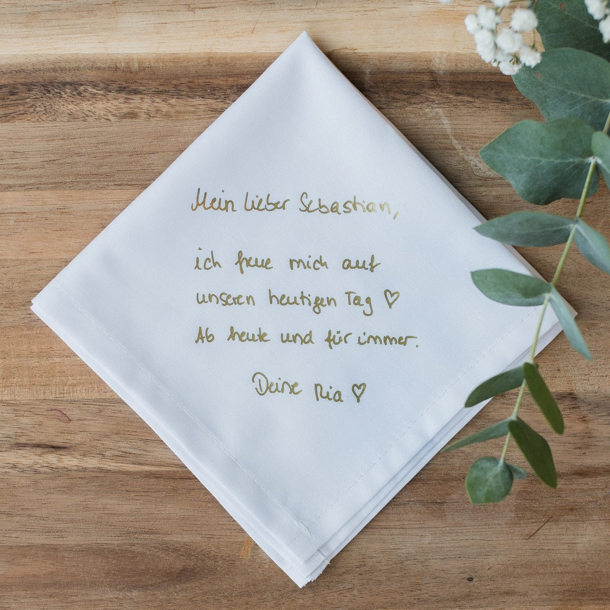 Taschentuch mit goldener Schrift