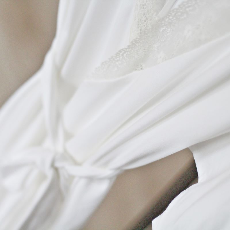 Morgenmantel detail ivory