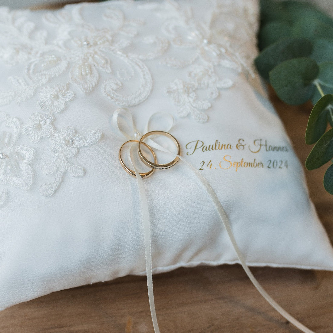 Ringkissen zur Hochzeit gold Schrift